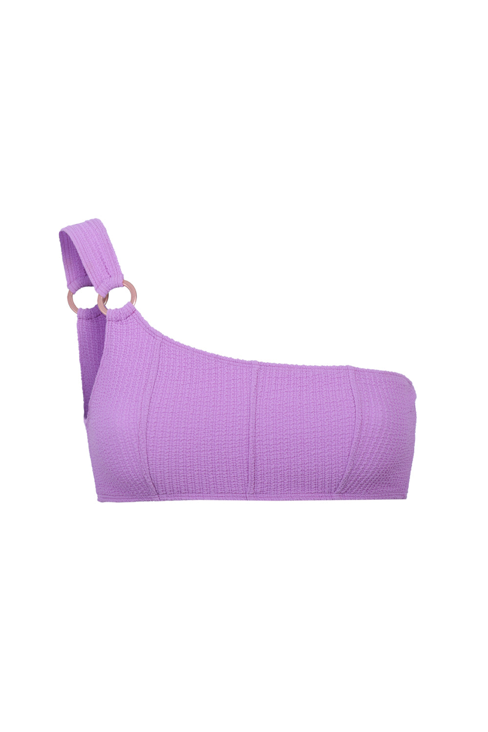 Haut de maillot bandeau asymétrique lila en matière gaufrée, gainante et opaque, avec bretelle droite ornée d’un bijou délicat sur le devant, fabriqué en France.