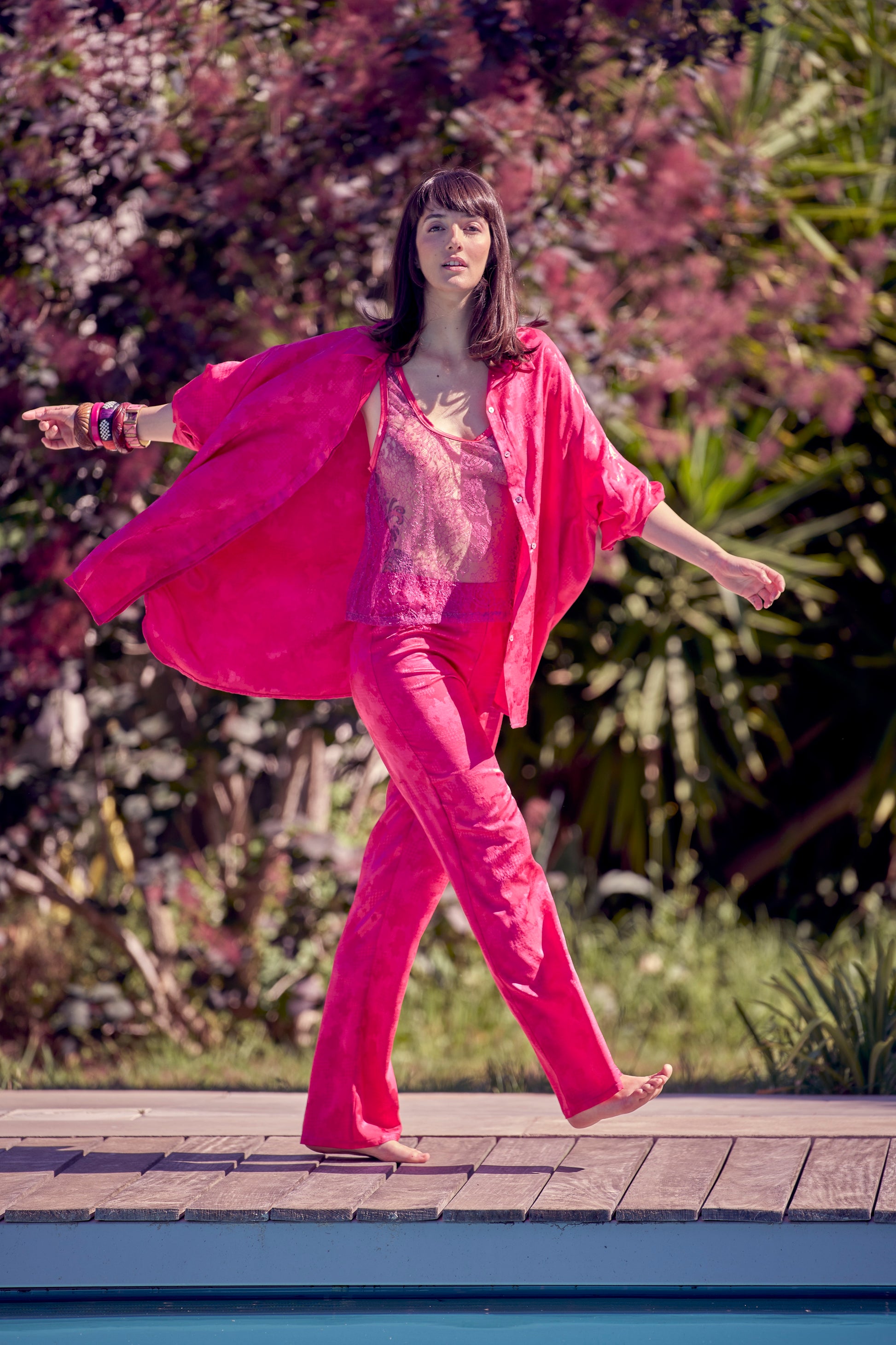 Chemise oversize framboise en soie et laine, coupe fluide et épaules tombantes – Made in Franc

